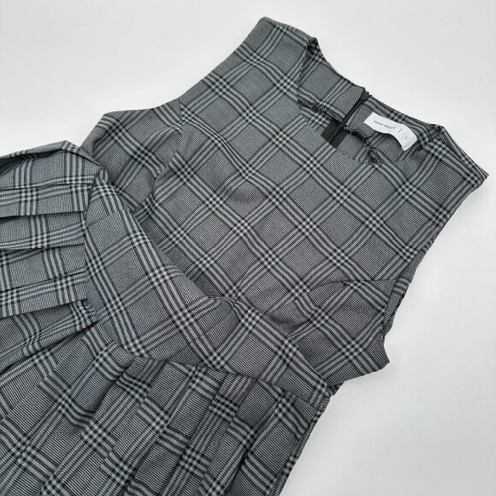 Femme Society Women's Sleeveless Plaid Pleated Mini‎ Dress, Size Large, Grey/Blk